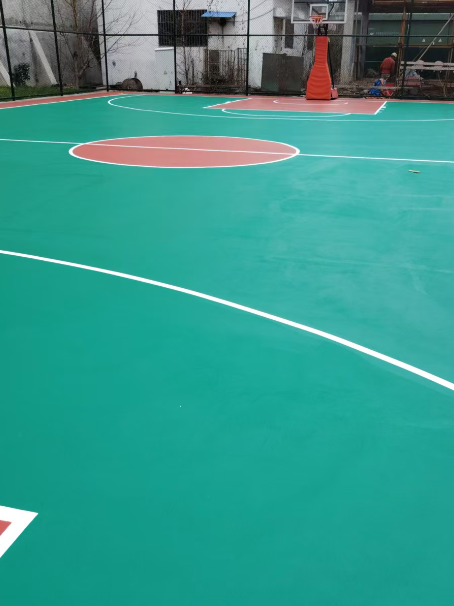 仁化 球场长期使用易出现地面开裂